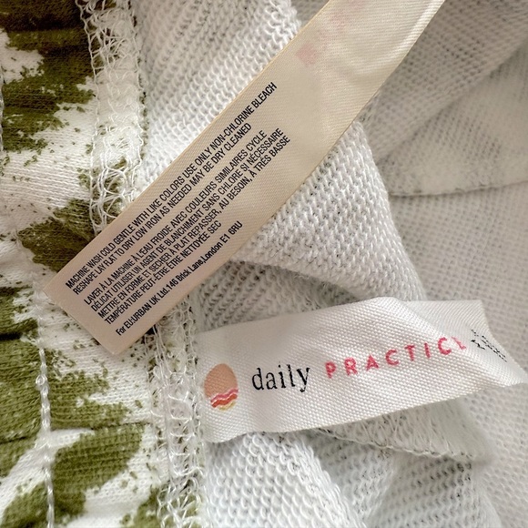 NWT Anthropologie Daily Practice Short Green White Chevron Size M - Picture 5 of 6